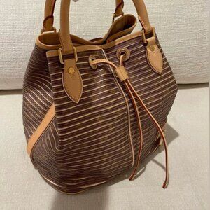 Louis Vuitton Limited Edition Neo Peach Bucket Bag – New/Unused